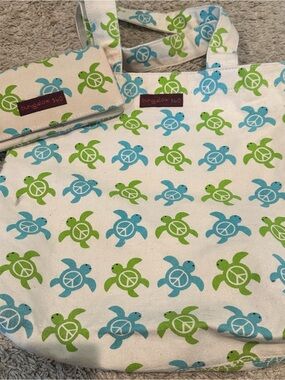 bungalow 360 Blue & Green Sea Turtle Canvas Tote with Pouch